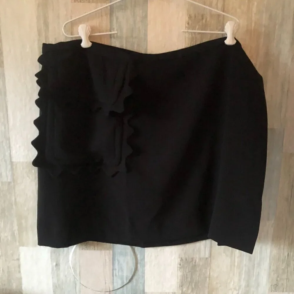 VICTORIA BECKHAM Target Black Scallop Pocket Mini Skirt Women's size 1X NWTs